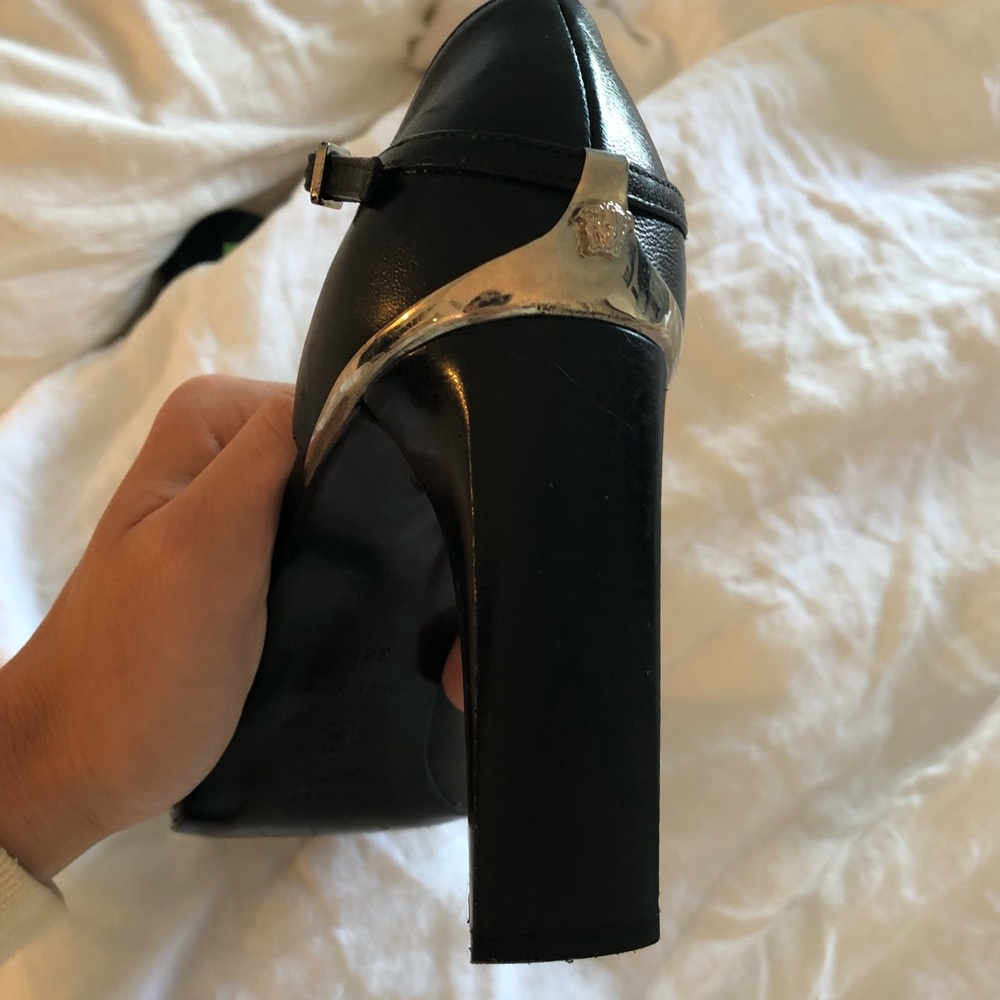 GIANNI VERSACE || GORGEOUS Vintage Mary Janes - Picture 7 of 9